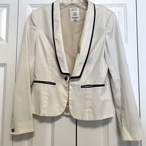 Rag & Bone white blazer with black edging. Hip length. Size 4. Perfect condition